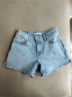 Levi's Light Blue Denim Shorts - Casual High-Rise Style